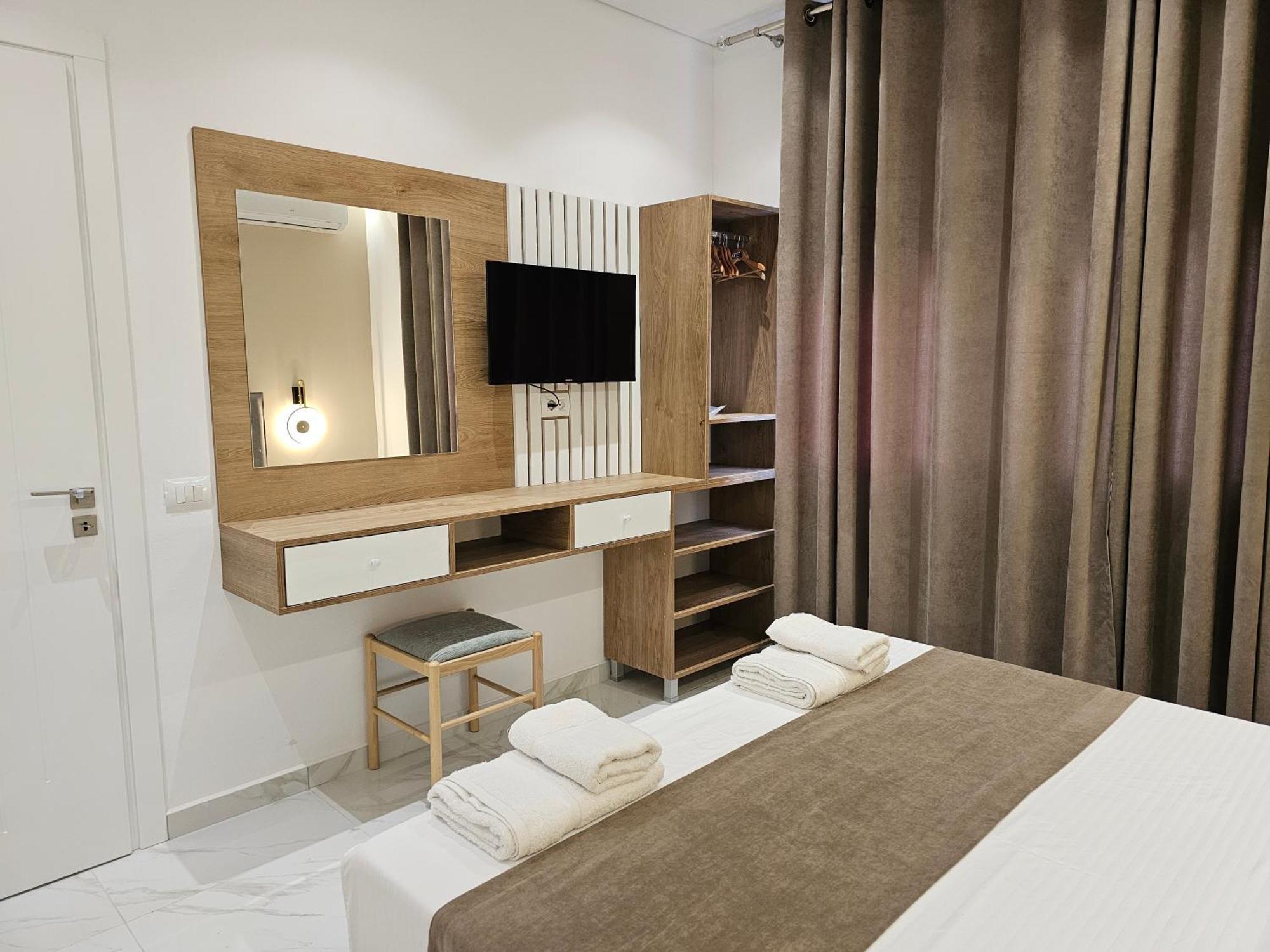 Apartments Veliaj 사밀 외부 사진